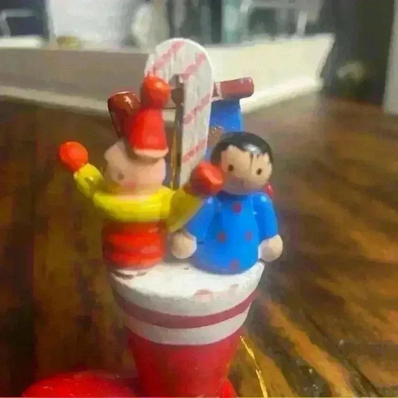 Vintage Heirloom Hand Painted‎ Wooden Christmas Ornament. Made in Tiawan - Picture 6 of 7